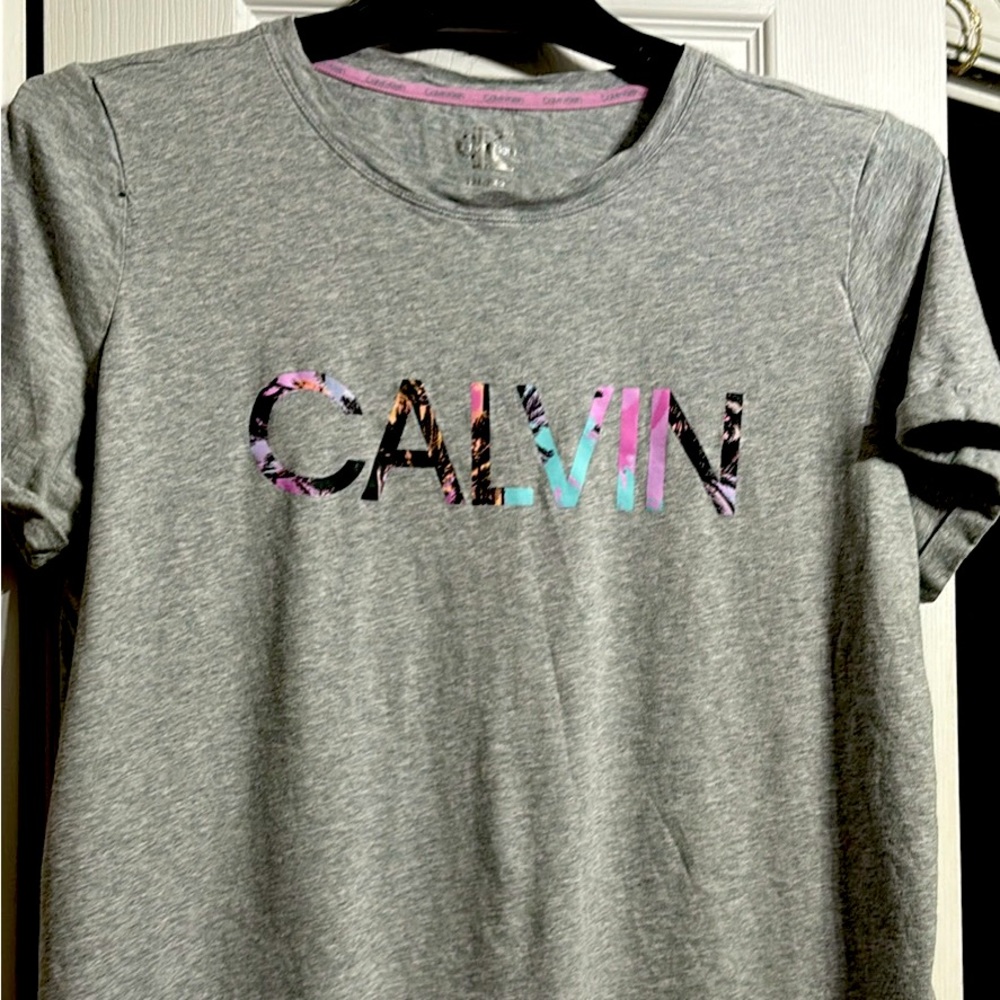 Women’s Calvin Klein Tshirt in gray